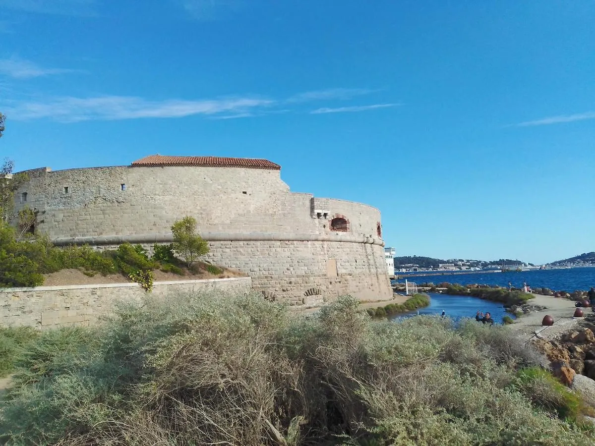 Typical Toulon Apartment 50M Beaches