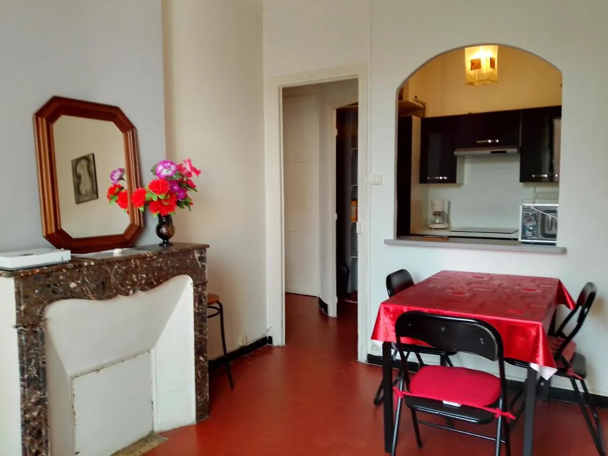 Typical Toulon Apartment 50M Beaches location